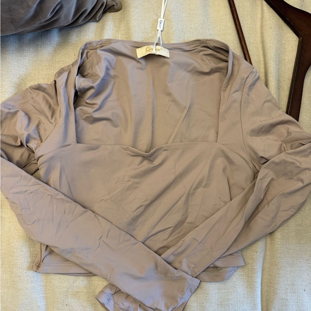Amazon rose taupe and black Long Sleeve Fitted Crop Top